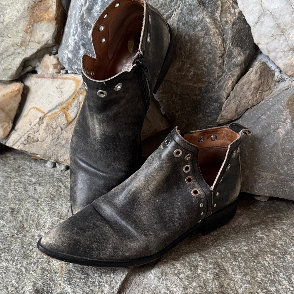 Corso Como Doon Distressed Studded Leather Ankle Boots Women’s 8